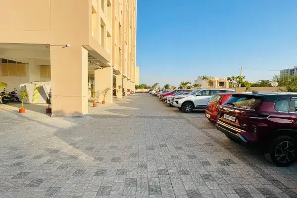 Solitaire Suites Parking