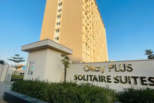 Solitaire Suites Building