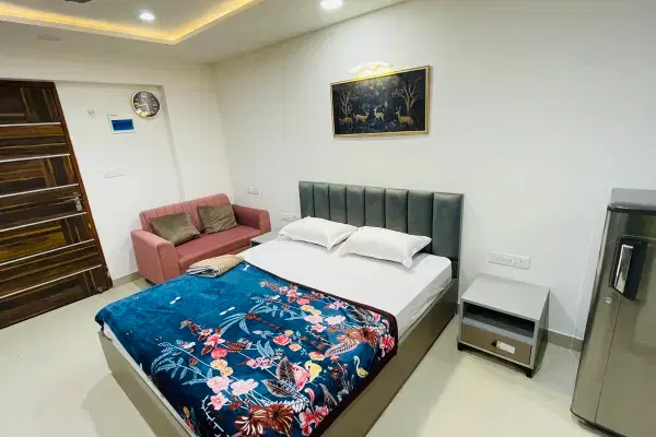 Solitaire Suites Couch